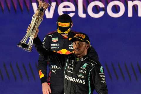  Lewis Hamilton brings the Formula 1 title race to the final lap with a dramatic victory in Saudi..
