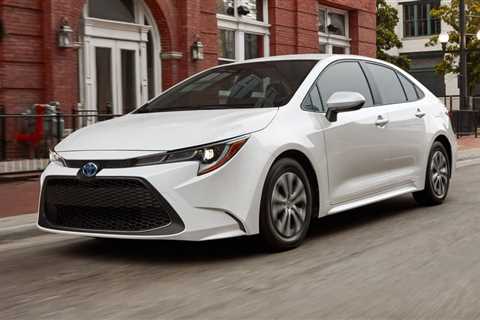 2022 Toyota Corolla Hybrid First Drive: 52 MPG for $25K?