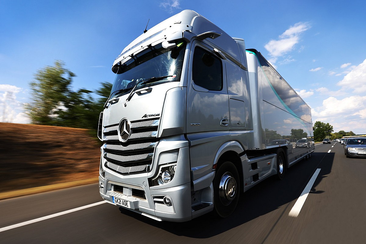 Mercedes F1 trucks biofuel trial reduces CO2 emissions by 89%