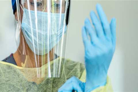 What are some examples of ppe in healthcare?