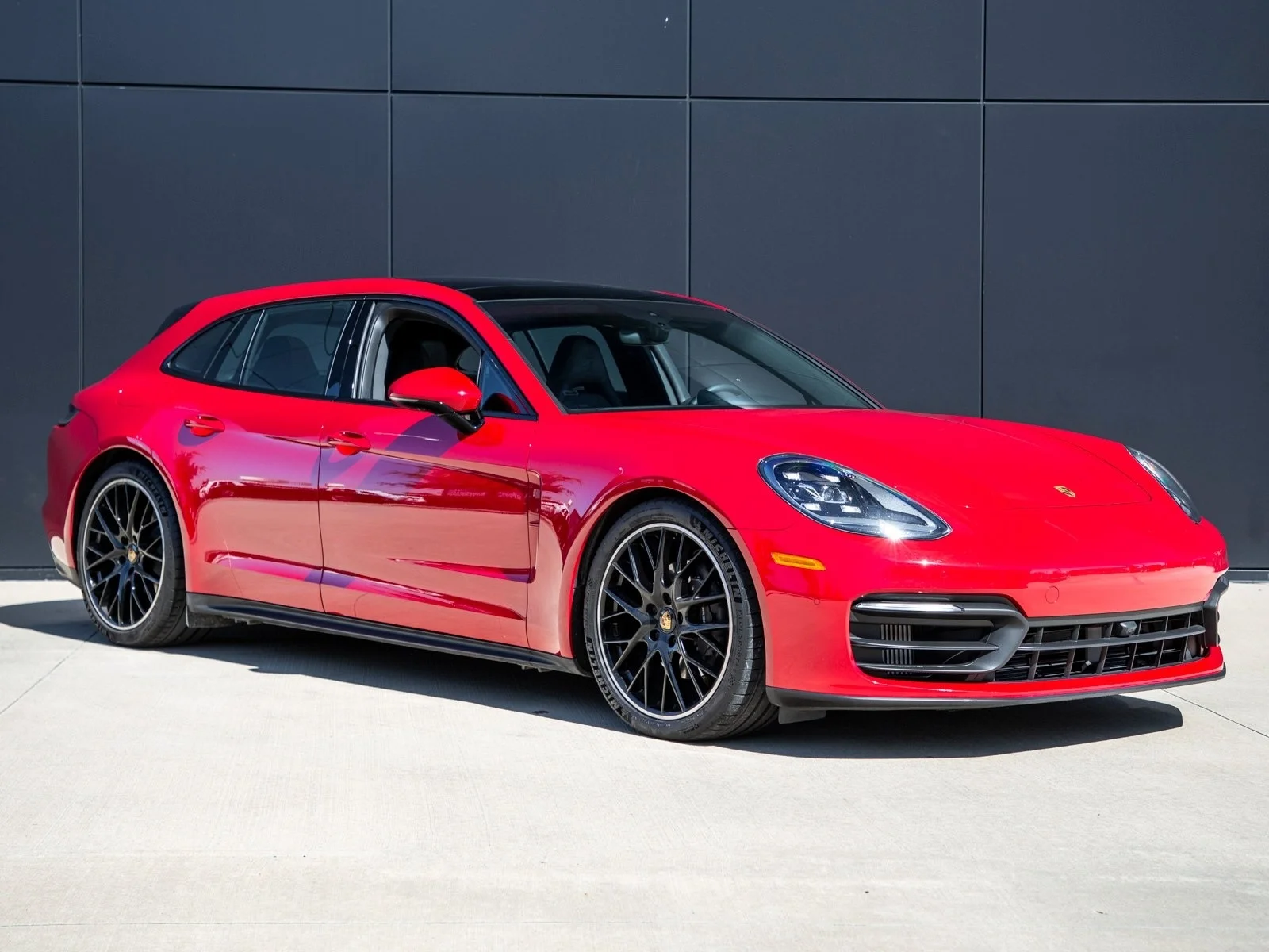 2022 Porsche Panamera | Profile