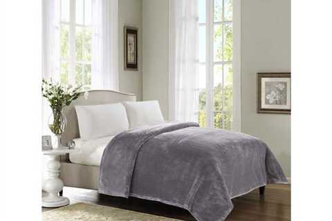 500 Sequence Strong Extremely Plush Blanket Silver Grey for $105