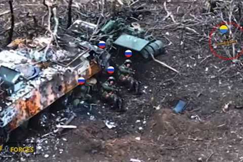 Crazy moment!! Ukrainian FPV Drone Blows up Russian soldiers hiding behind tanks