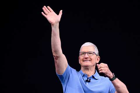 Apple becomes the first publicly traded company to close with a $3T market cap; the company first..