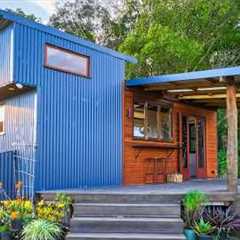 Zero Utility Bills And Ultimate Freedom In This Epic OFF-GRID Tiny House!