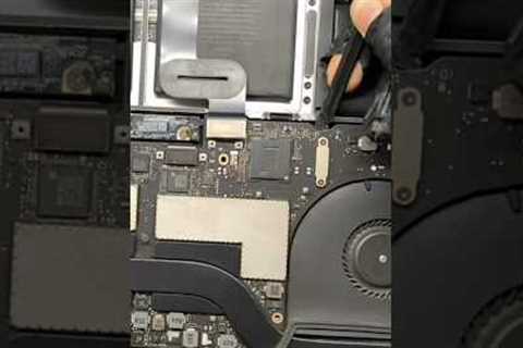 MacBook Pro A1707 Battery replacement || MacBook Pro A1707 deep cleaning and thermal paste change