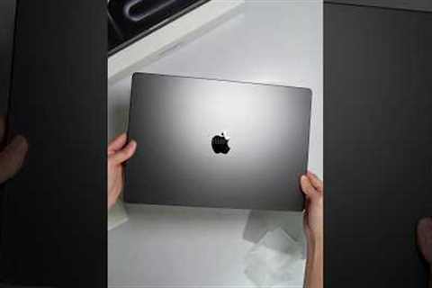 Macbook Pro 16 Inch M4 Max in Space Black Unboxing!